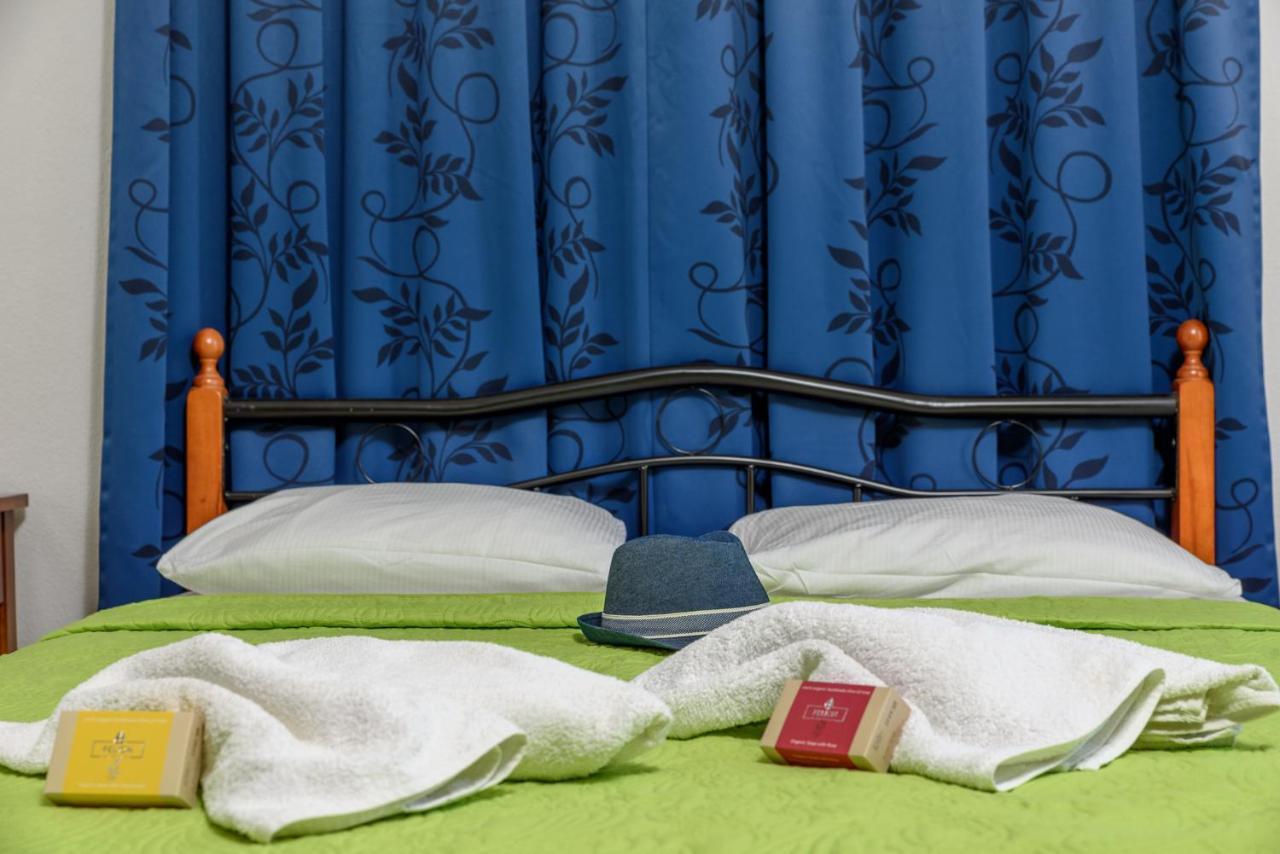 Des Roses Hotel Platanias  Exterior photo