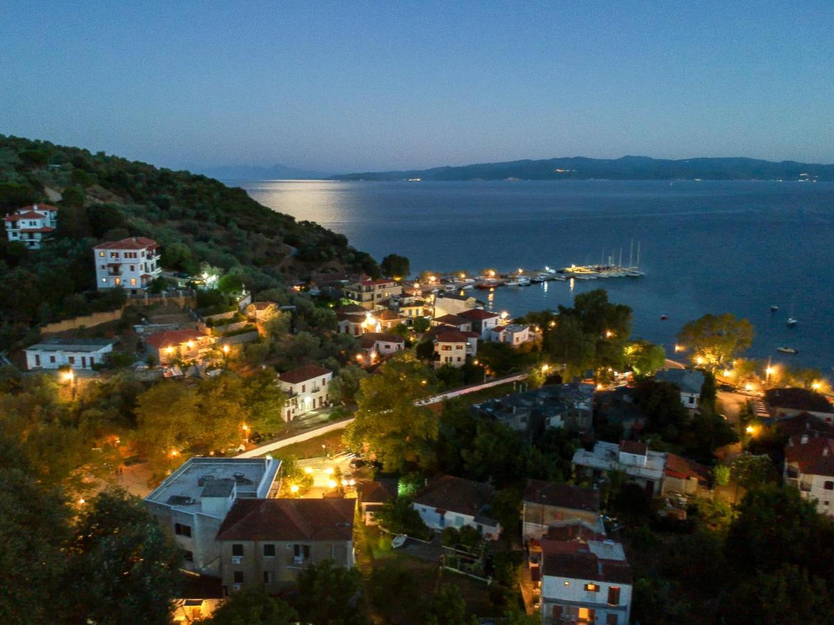 Des Roses Hotel Platanias  Exterior photo