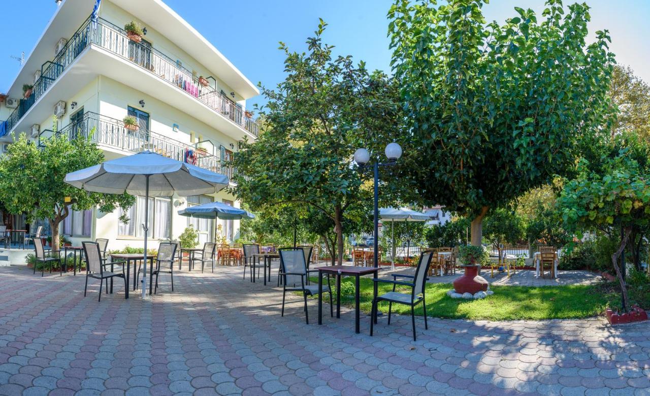 Des Roses Hotel Platanias  Exterior photo