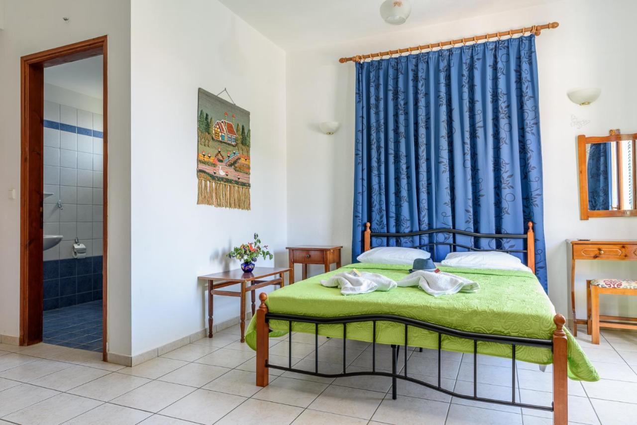 Des Roses Hotel Platanias  Exterior photo
